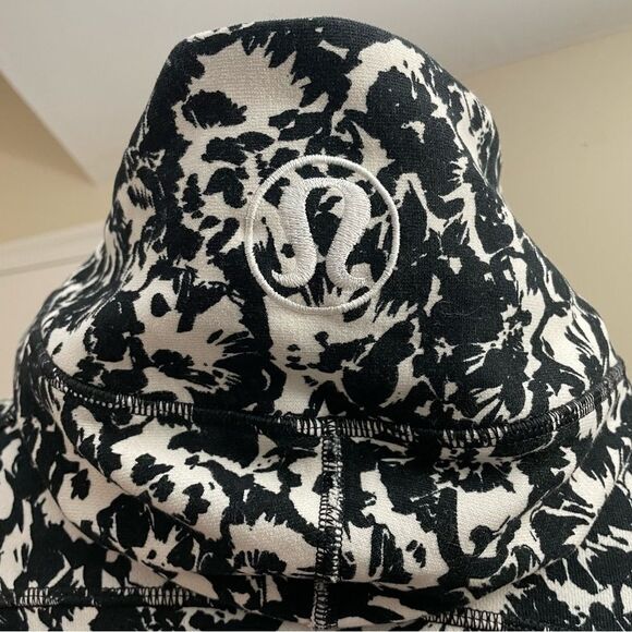 LULULEMON FLEUR SOMBRE‎ BLACK / WHITE SCUBA HOODIE Full zip JACKET SIZE 2 - Picture 9 of 10